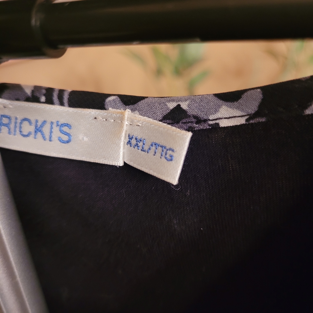 Ricki's Plus Black and Gray Patterned Sleeveless Top - Picture 6 of 7